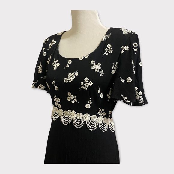 Vintage 90’s Black Embroidered Floral Padded Sleeved Casual Evening Maxi Dress - Picture 6 of 9